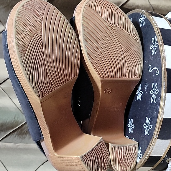 EUC- Dansko ‘Danae’ Nubuck Leather Platform Sandal - Picture 9 of 11